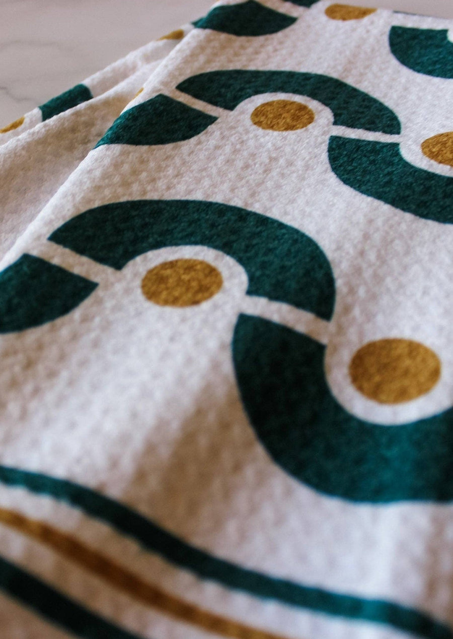 Close-up Of Emerald Chain Dish Towel