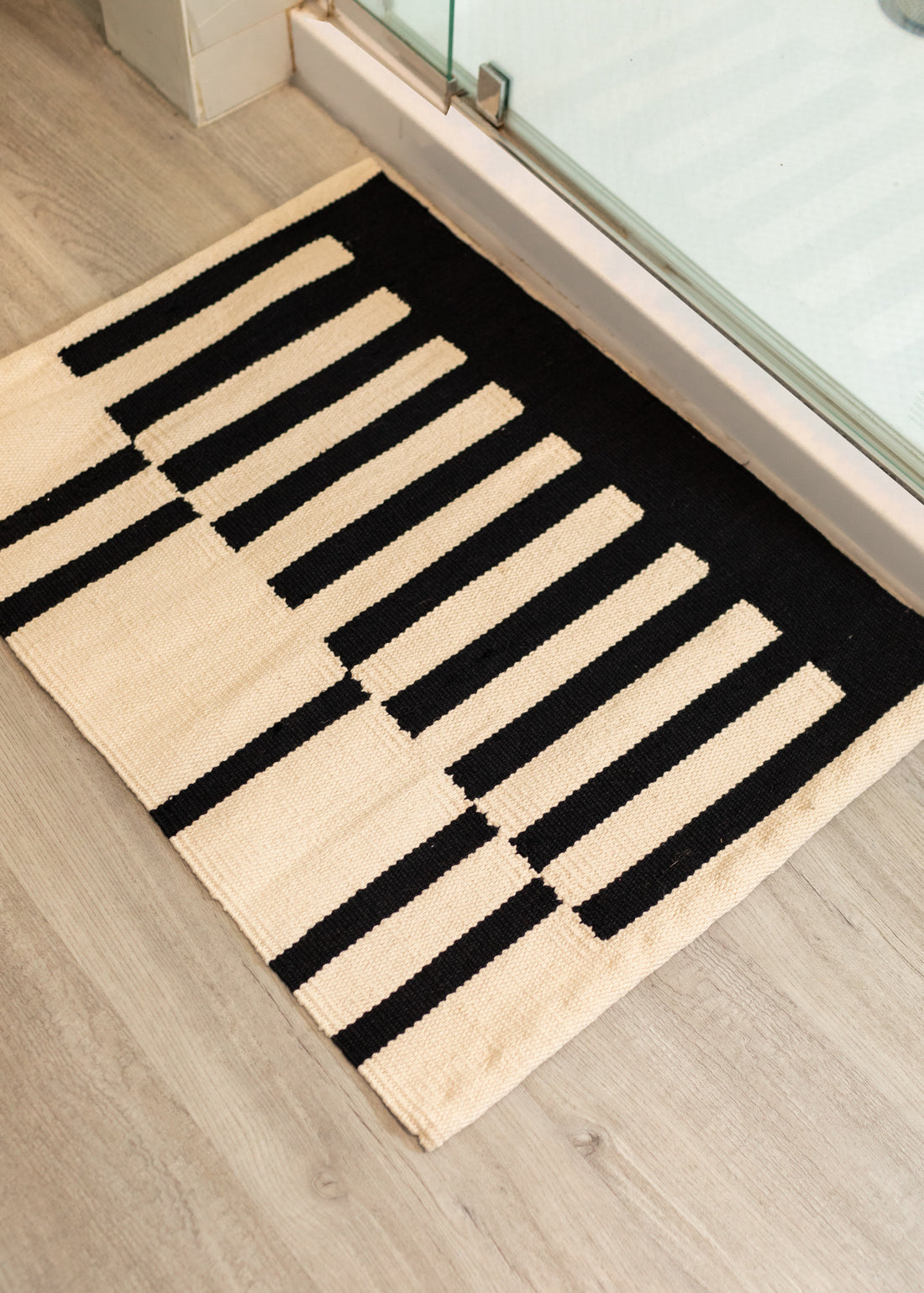 Black Pier Bath Mat