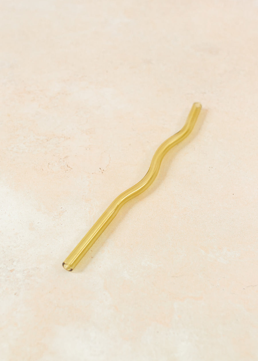 Flatlay of a yellow wavy reusable straw. 